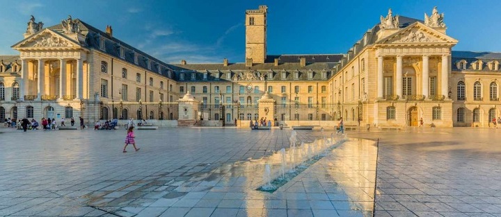 dijon_palais_ducs_de_bourgogne_1.jpg